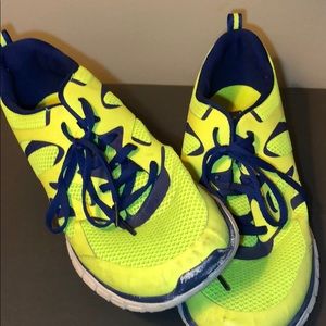 Men’s tennis shoes